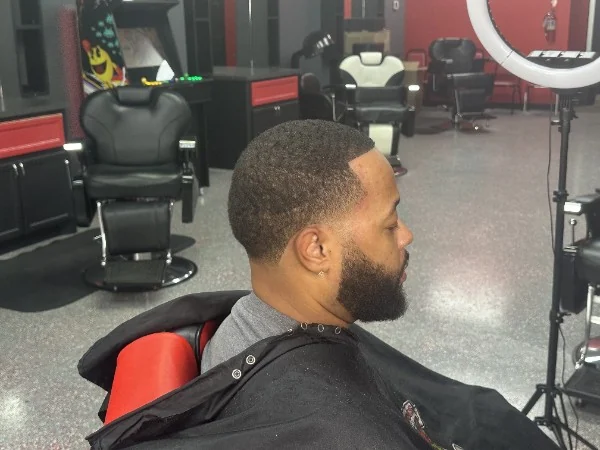 Short taper with a full, shaped beard